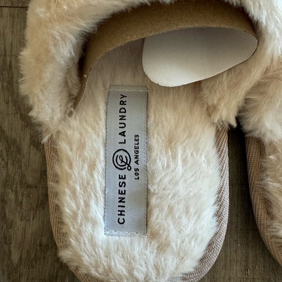 NWT Chinese Laundry Women’s Faux Fur Slippers Size XS/S - Picture 3 of 7